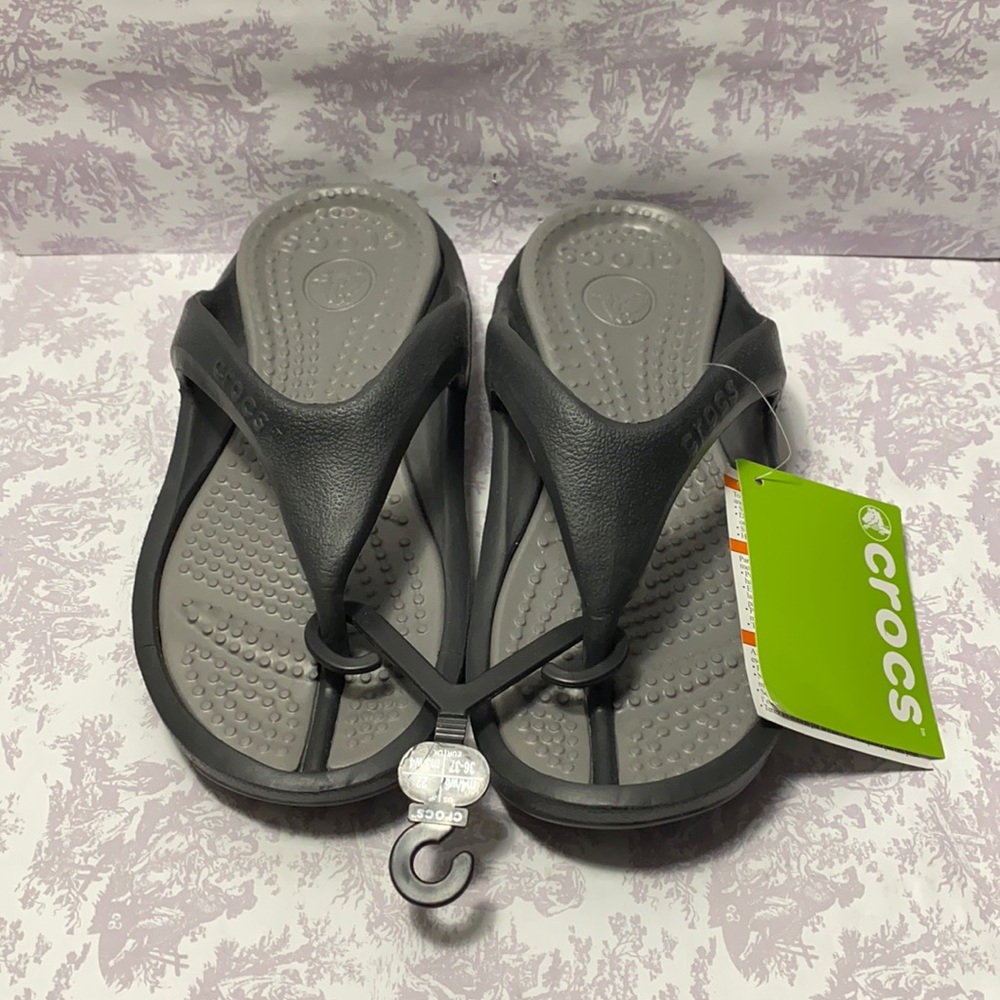 Crocs women size 6 NWT